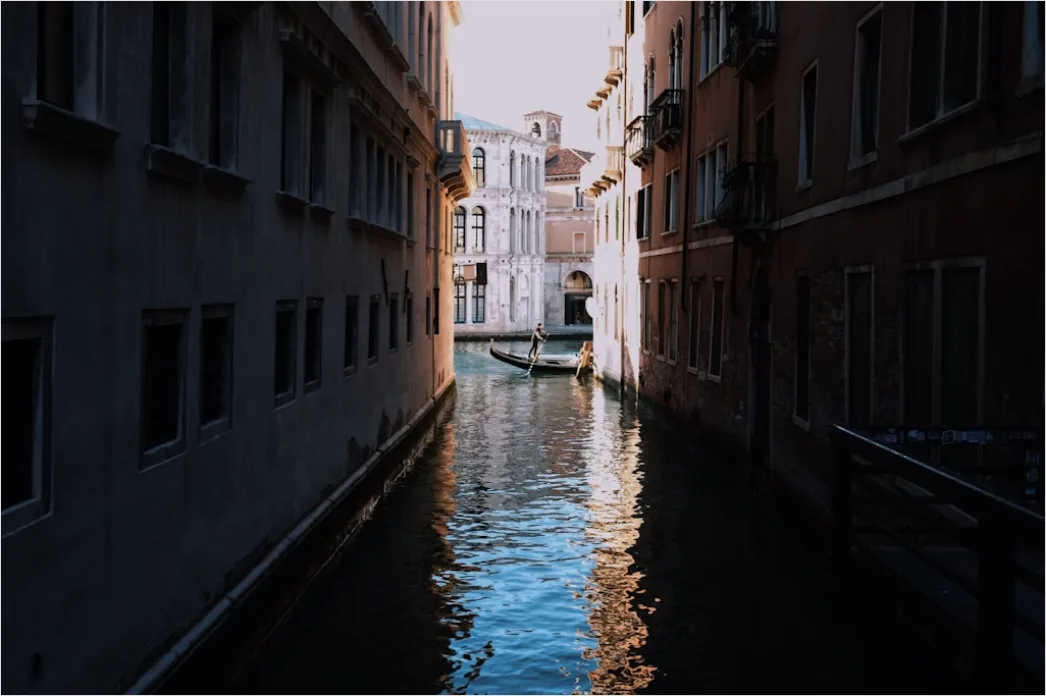 Detail Venice Gondola Canal Morning Light Number 6