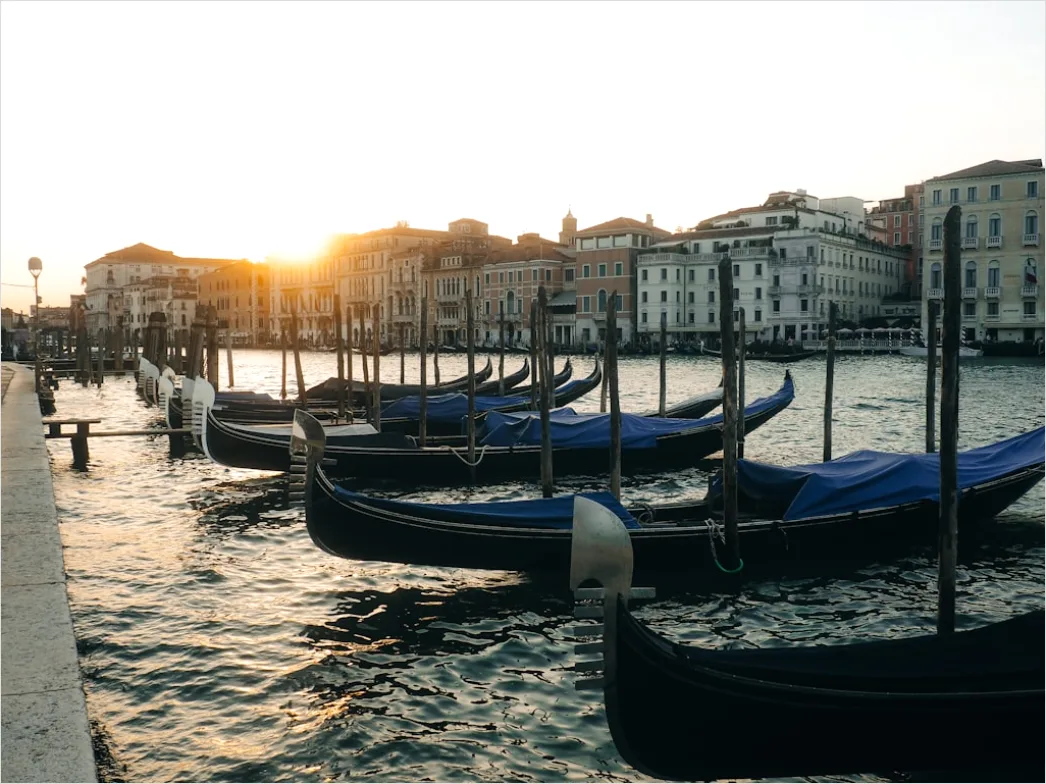 Detail Venice Gondola Canal Morning Light Number 7
