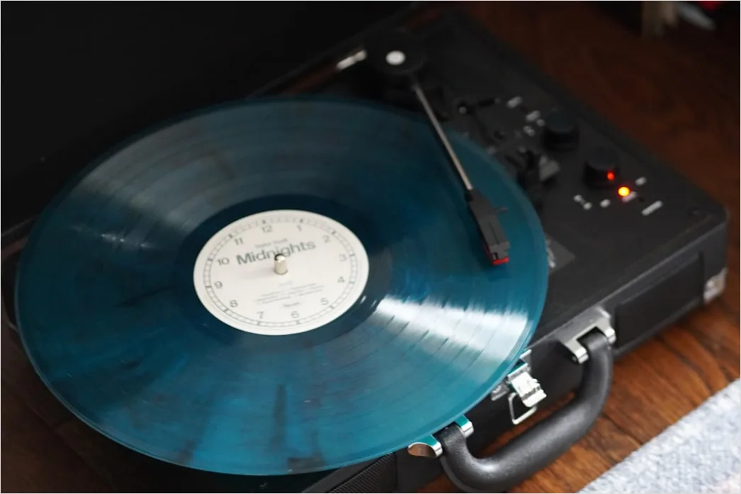 Detail Vintage Record Player Aesthetic Number 19
